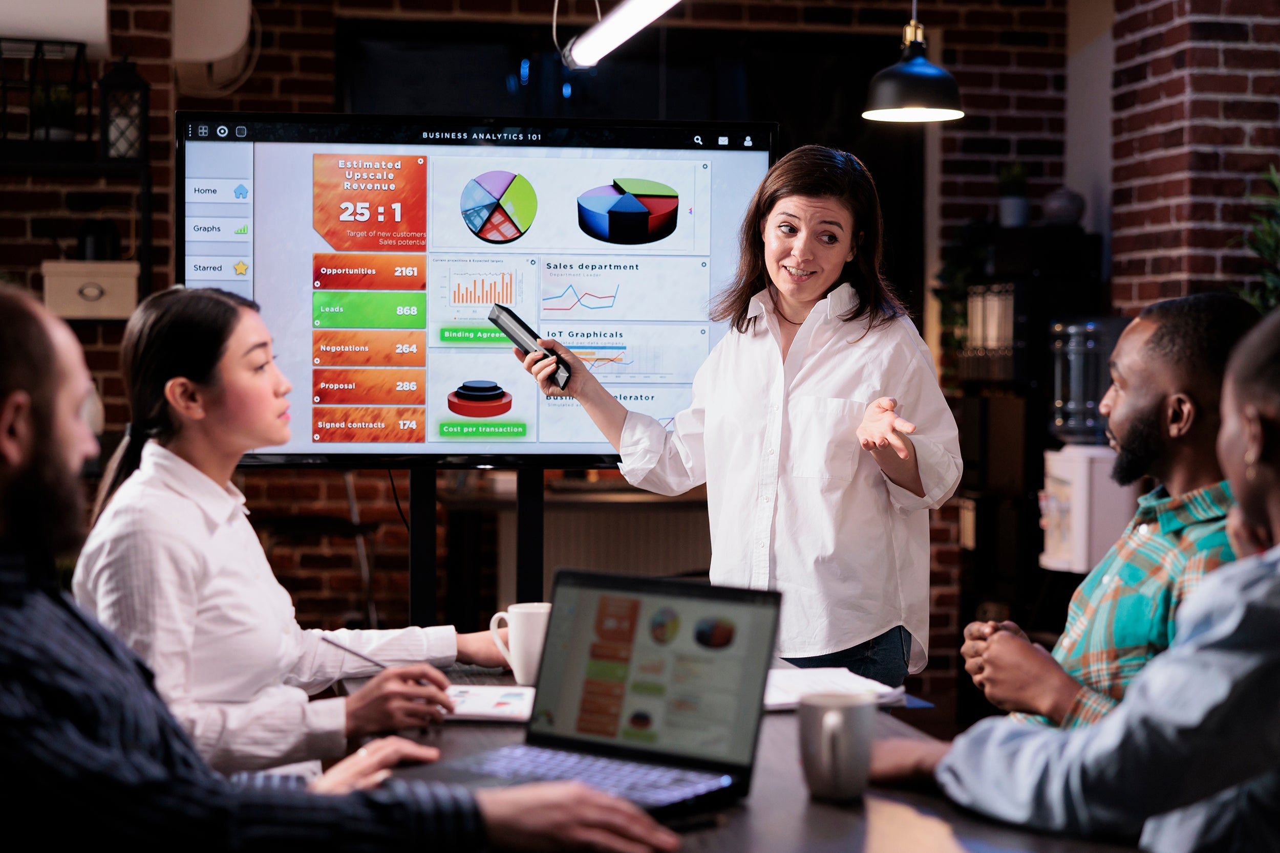 The Best Wireless Screen Sharing for Hybrid Teams