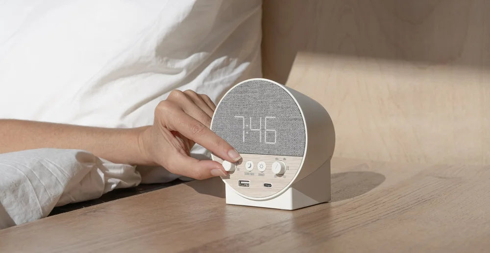 Nonstop Station R with 6 relaxation sounds and USB-C + USB-A charging, clock and gentlewake alarm